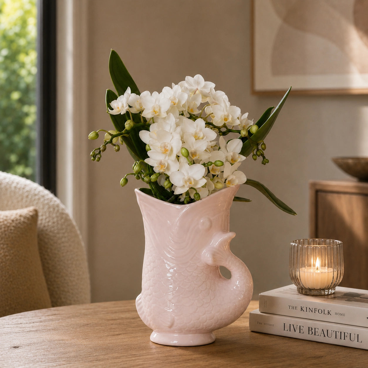 Witte Phalaenopsis orchidee ‘Nazaré’ met roze Fish sierpot – Ø9 cm